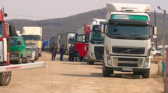 Перевозчики приостановили въезд фур в КНР через пункт пропуска в Приморье