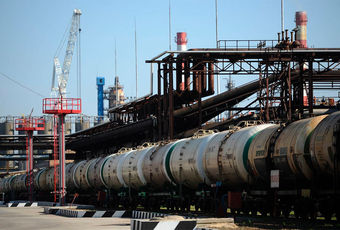 Экспорт российской нефти сократился на 25% за май