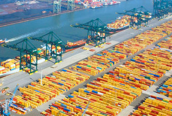 Порт Роттердам: около 10% контейнерных перевозок связано с Россией