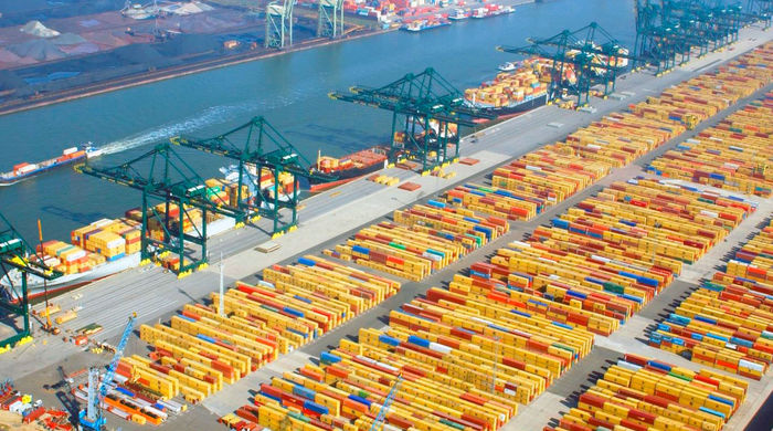 Порт Роттердам: около 10% контейнерных перевозок связано с Россией